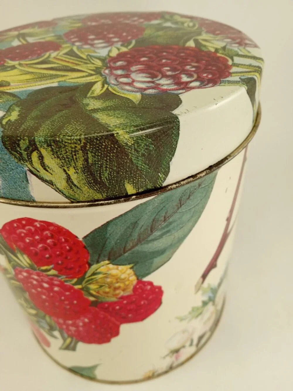 Vintage Department 56 Berries Tin 6